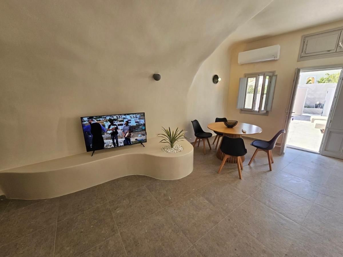Petroma Cave Suites Vourvoulos Exterior photo