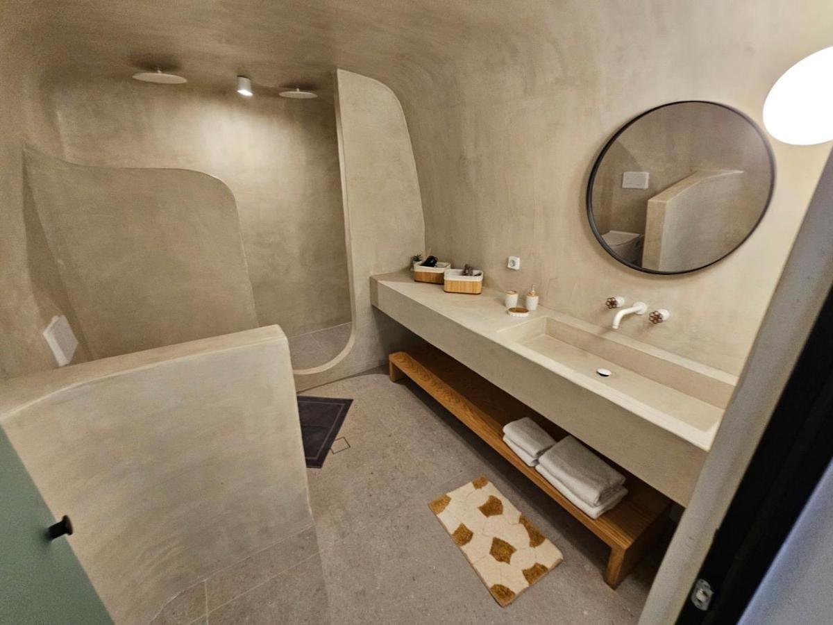Petroma Cave Suites Vourvoulos Exterior photo