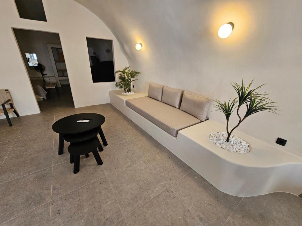 Petroma Cave Suites Vourvoulos Exterior photo