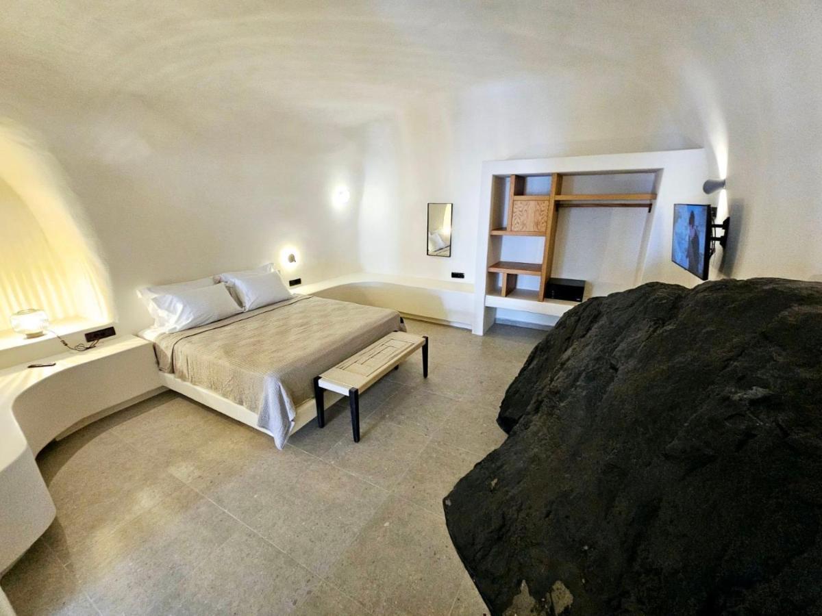 Petroma Cave Suites Vourvoulos Exterior photo
