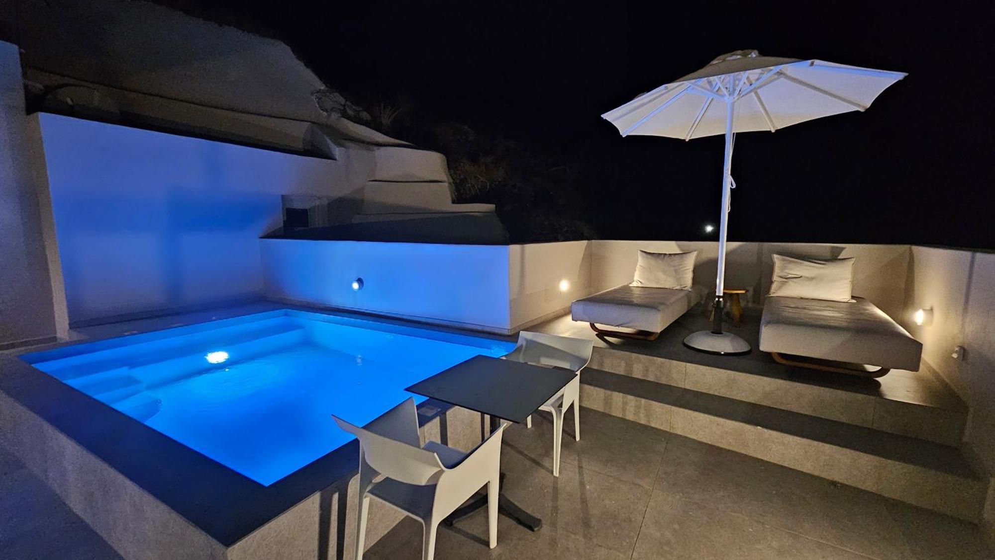 Petroma Cave Suites Vourvoulos Exterior photo
